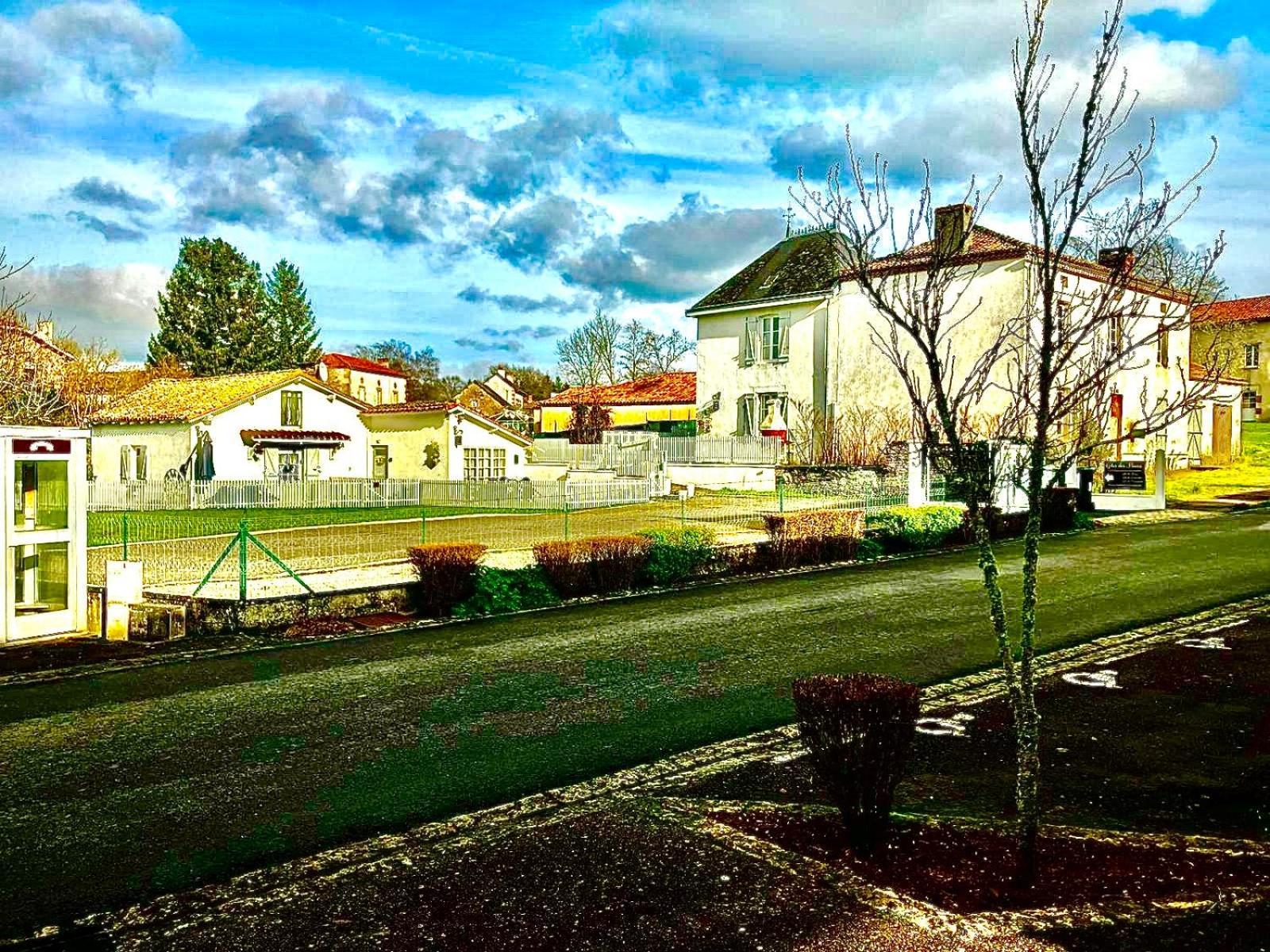 Gite Des Tournesols Oradour-Fanais Exterior foto
